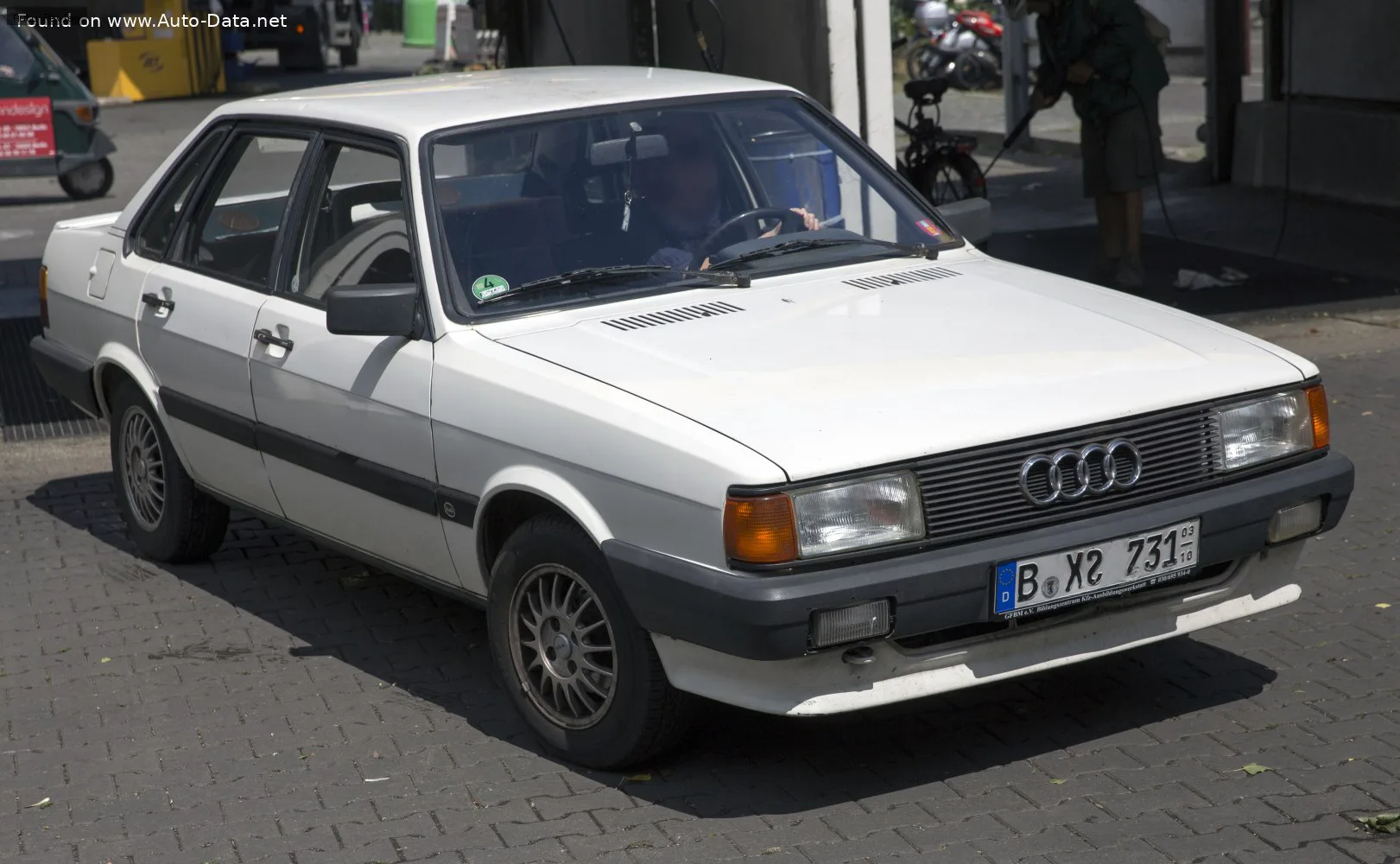 Audi 80 80 (B2, Typ 81,85, facelift 1984) 1.6 C (75 лс) Automatic 1984 - 1986