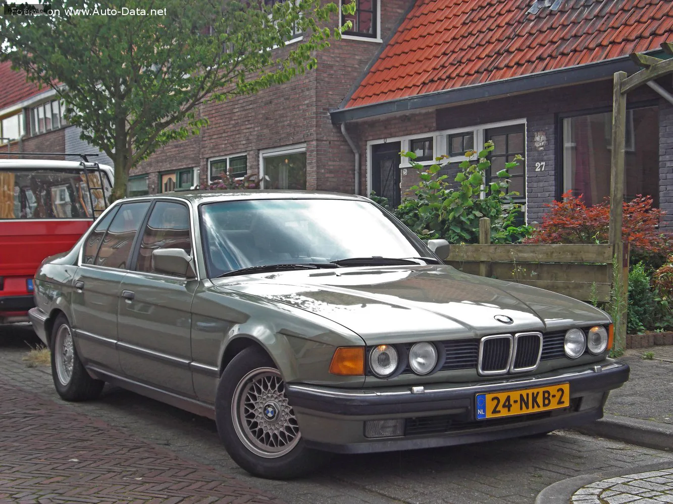 BMW 7 Серии 7 Серии (E32)