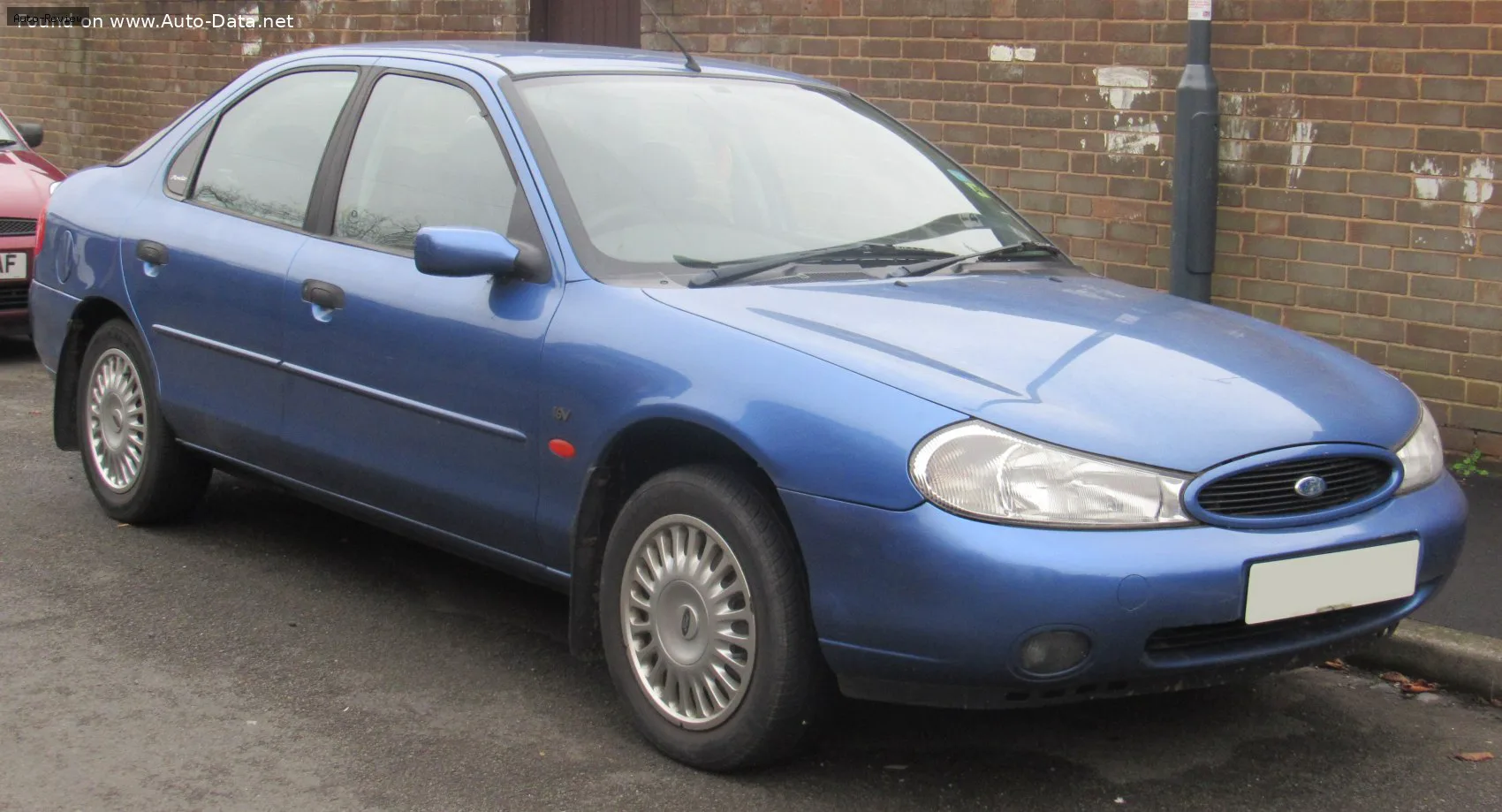 Ford Mondeo Mondeo I Hatchback (facelift 1996) — фото 3