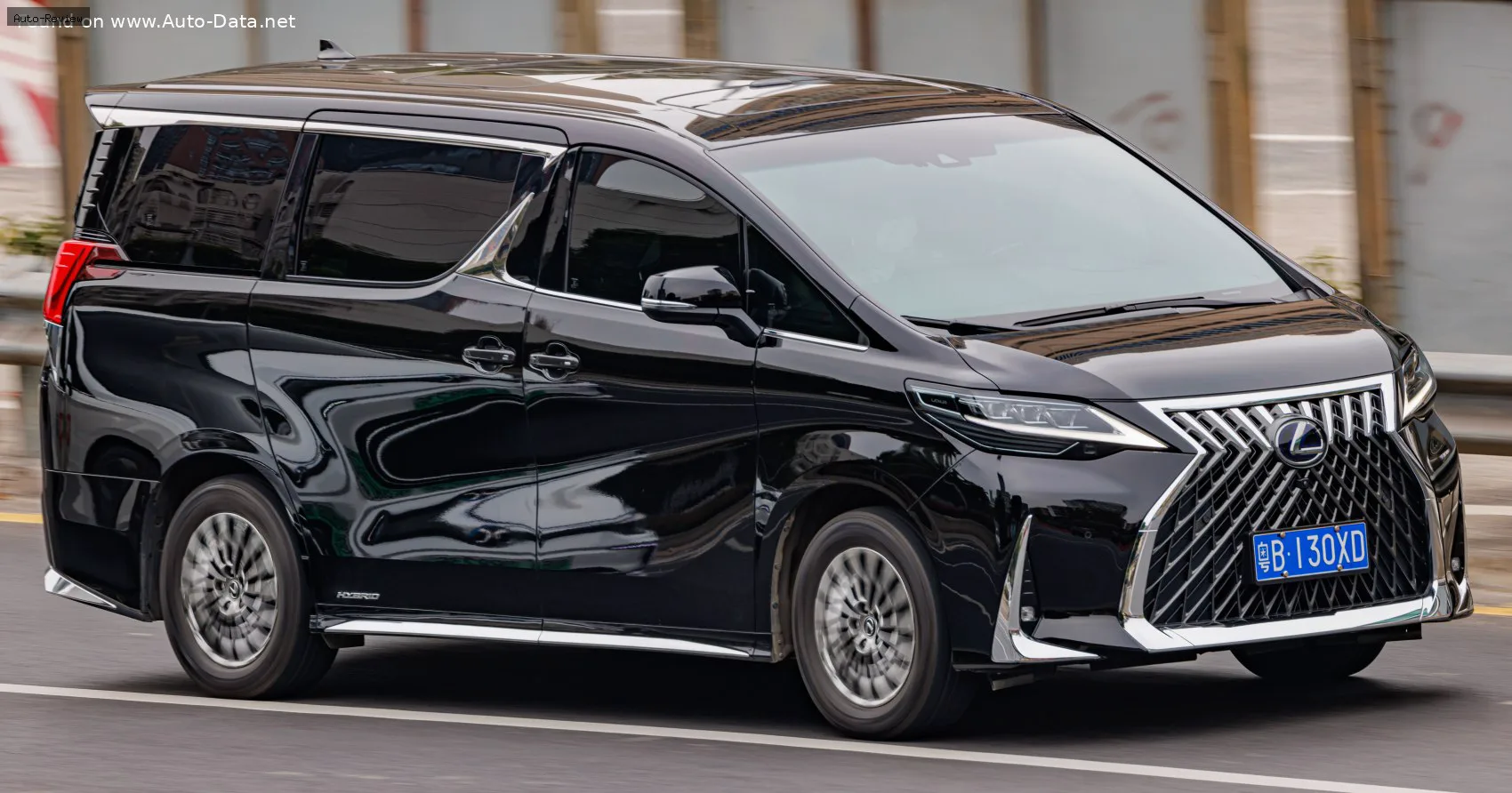 Lexus LM LM I