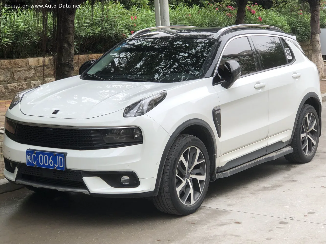 Lynk & Co 01 01