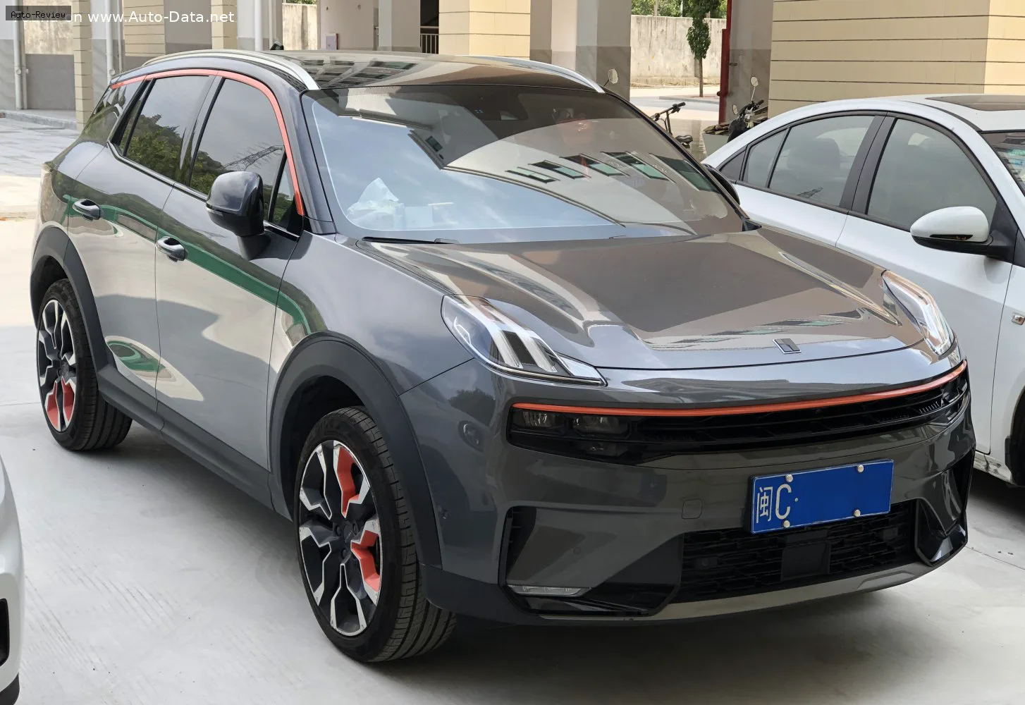 Lynk & Co 06 06