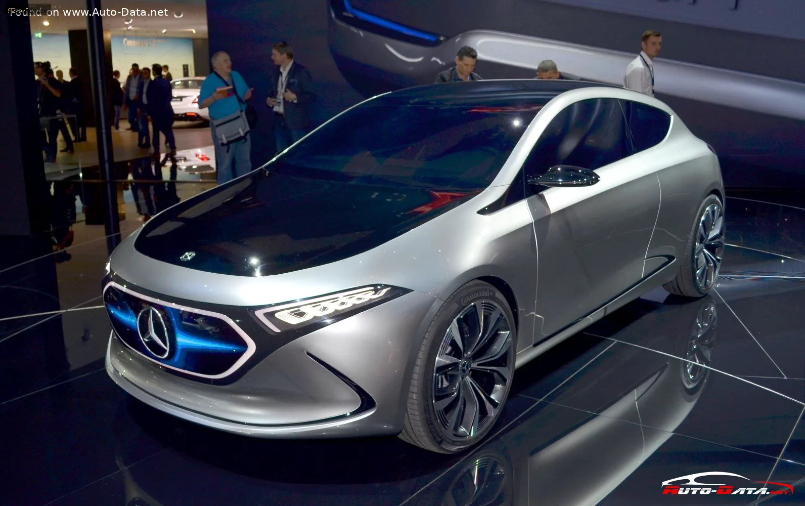 Mercedes-Benz EQA EQA Concept — фото 4