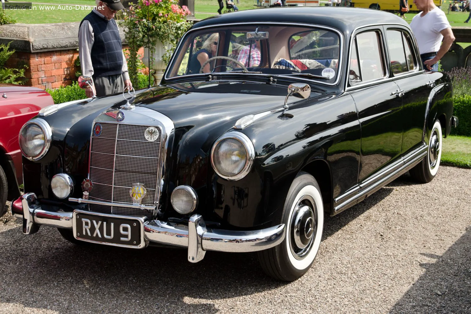 Mercedes-Benz Ponton W128 Sedan