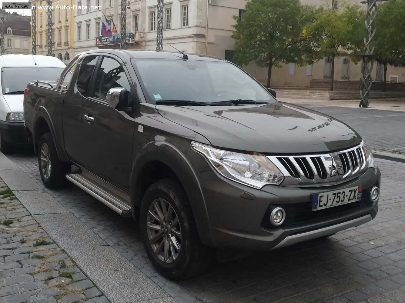 Mitsubishi L200 L200 V Club Cab