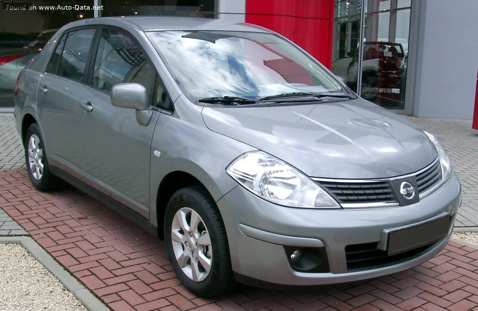 Nissan Tiida Tiida Sedan