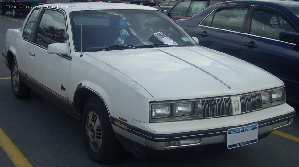Oldsmobile Cutlass Cutlass Calais Coupe
