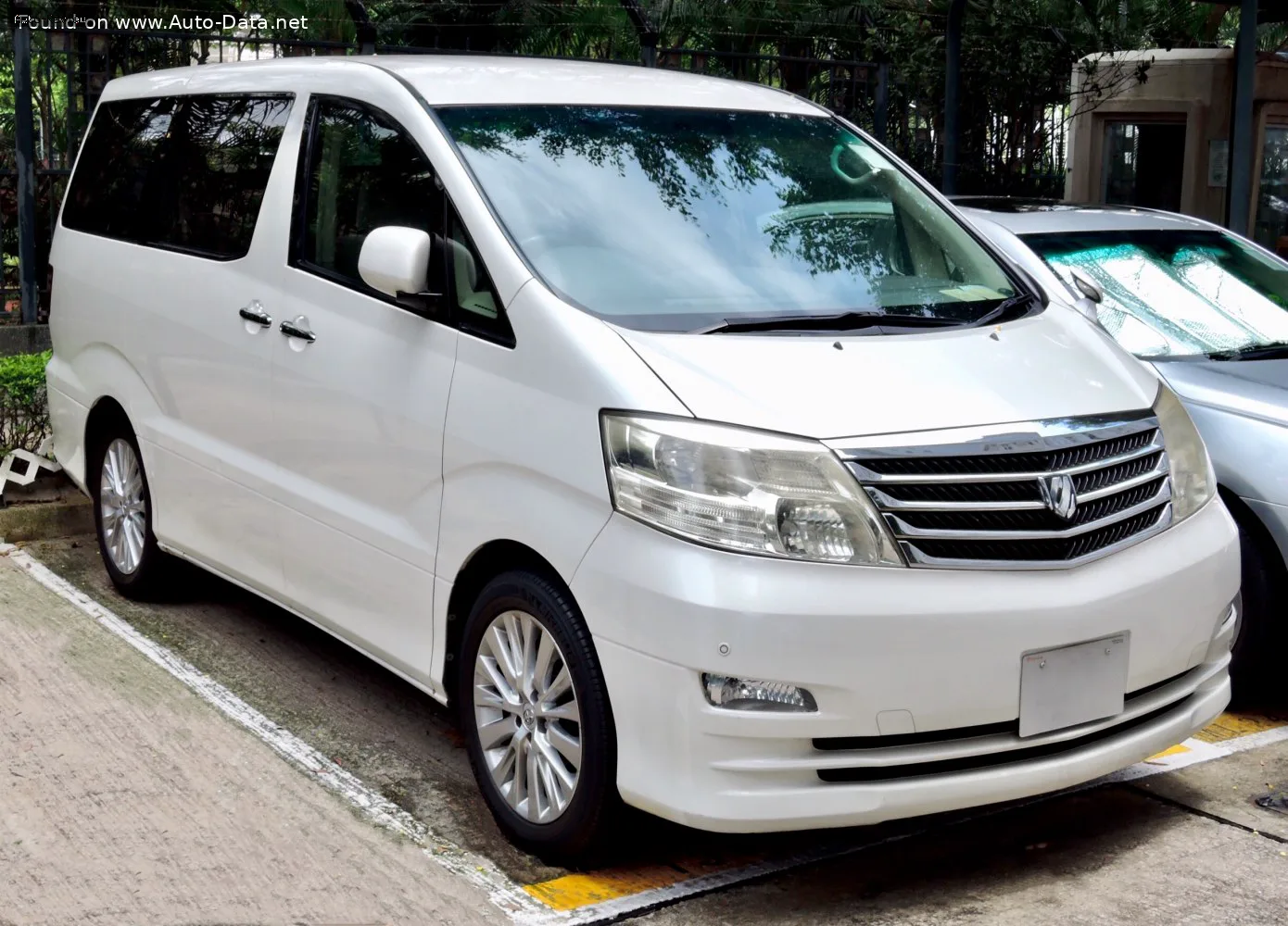 Toyota Alphard Alphard I (facelift 2005)