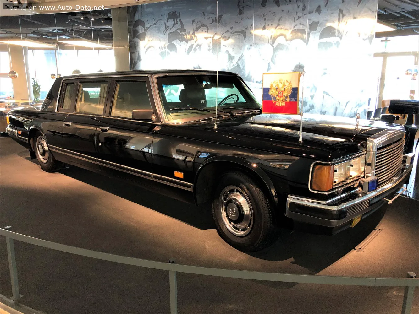 ZIL 4104 4104