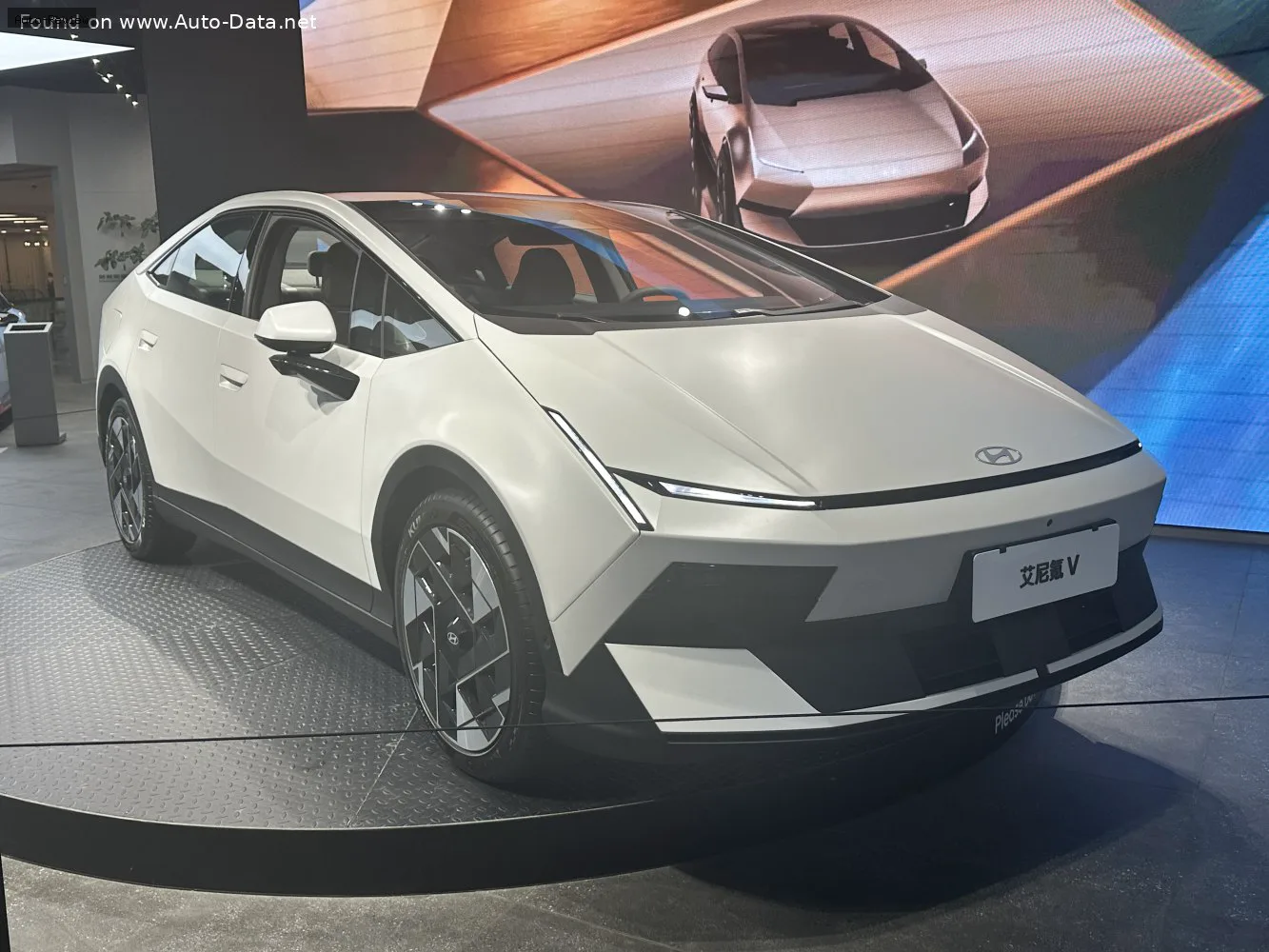 Hyundai IONIQ V
