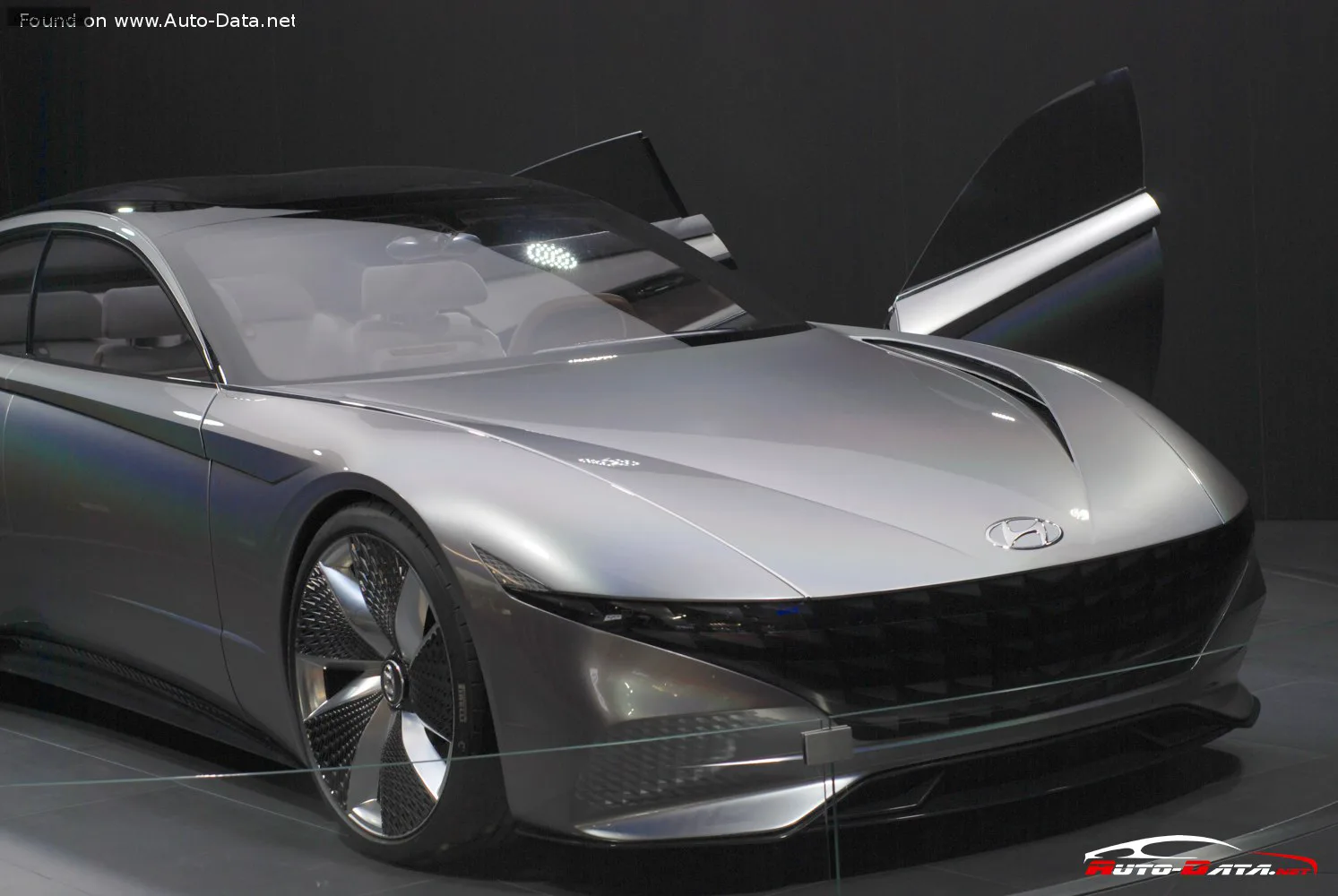 Hyundai Le Fil Rouge