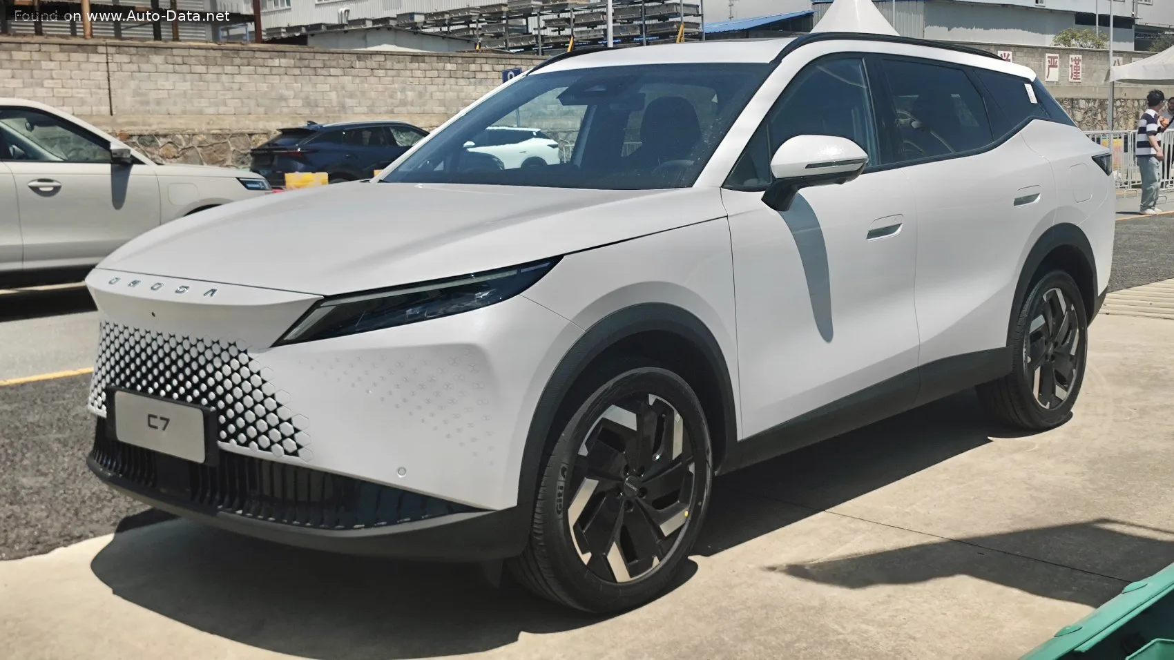 Omoda C7