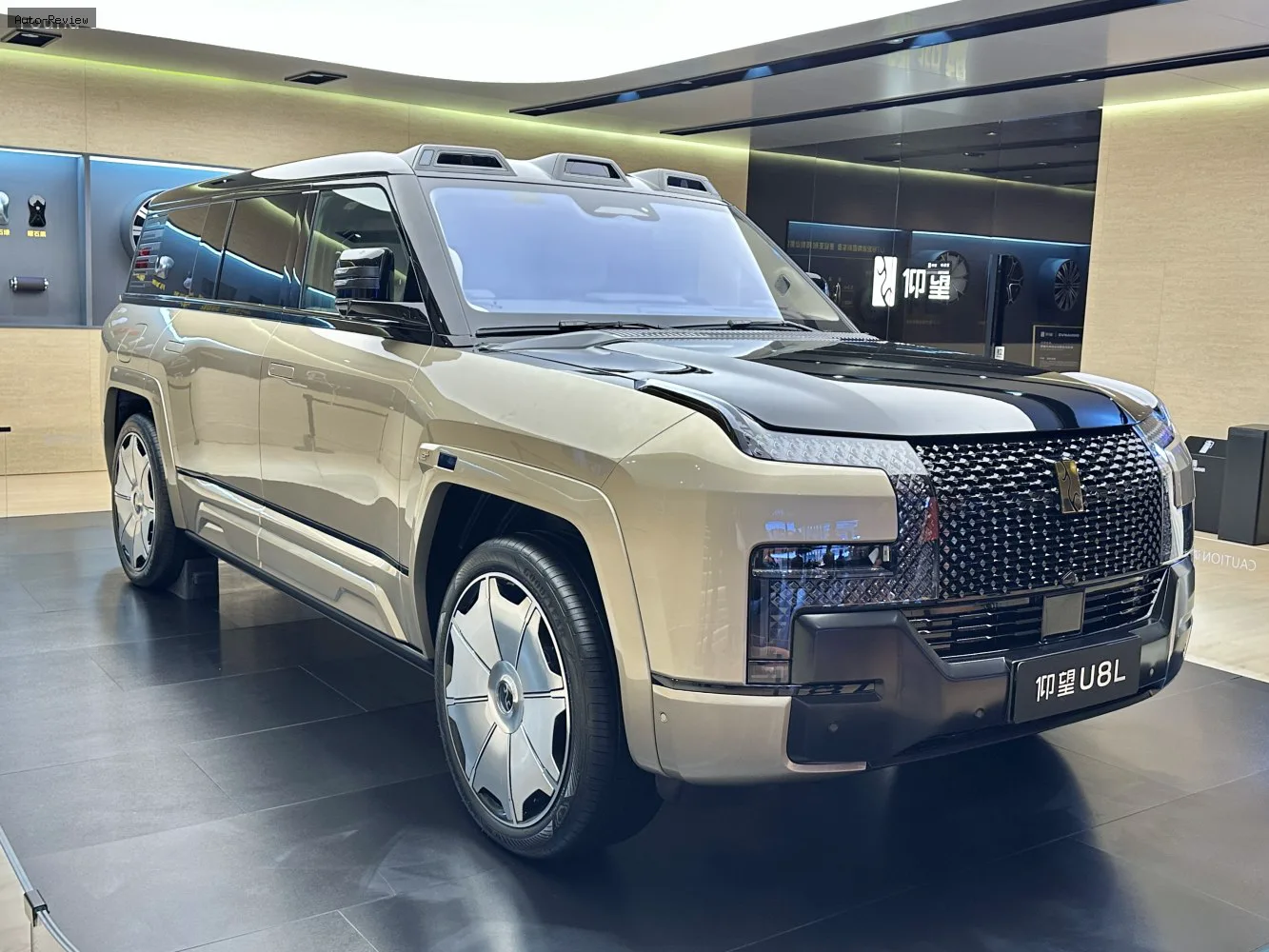 Yangwang U8