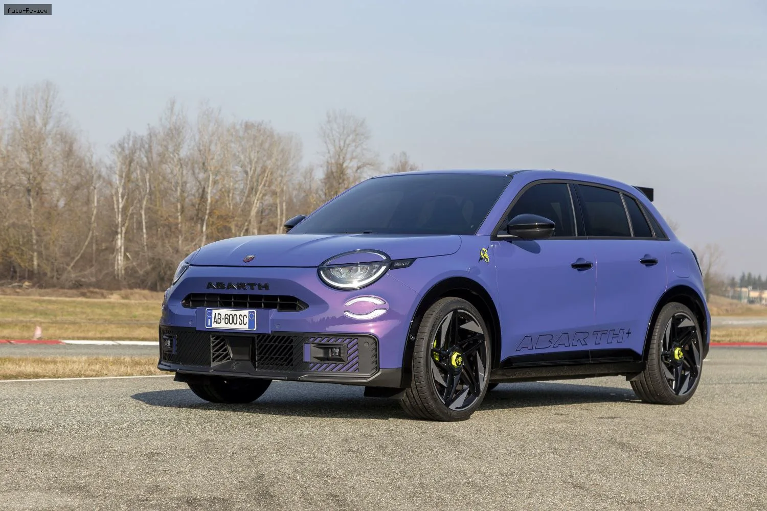 Abarth 600 600e Scorpionissima 54 kWh (282 лс) 2024 -