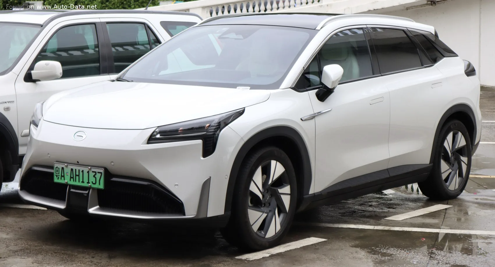 Aion LX LX Plus 93.3 kWh (490 лс) 4WD 2022 -