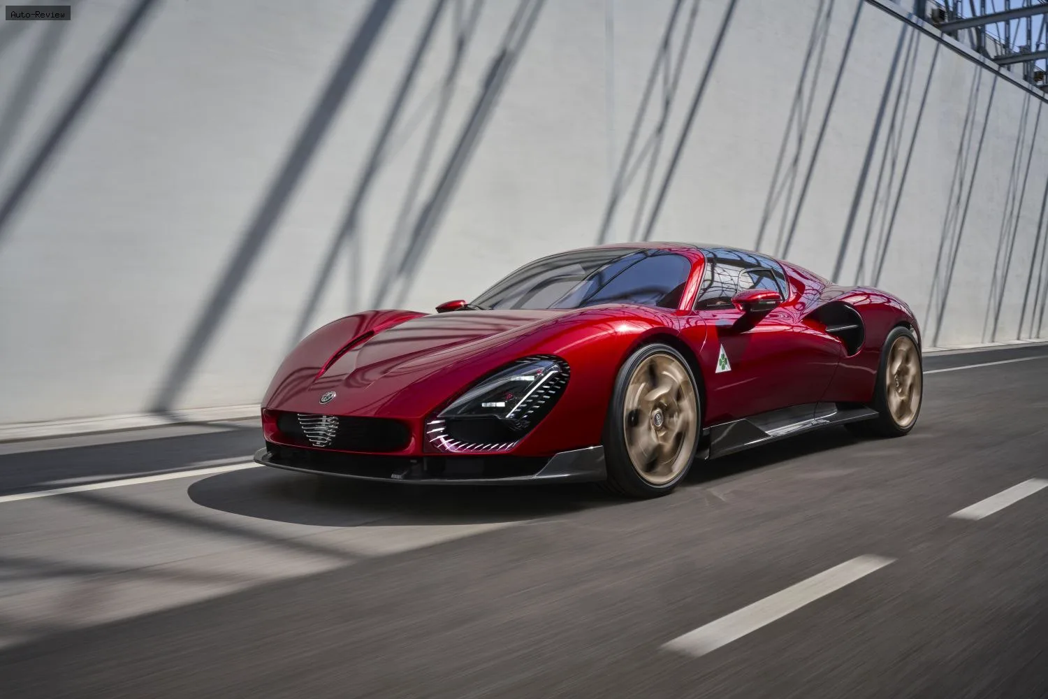Alfa Romeo 33 Stradale 33 Stradale (2023) 102 kWh (750 лс) Electric AWD 2023 -