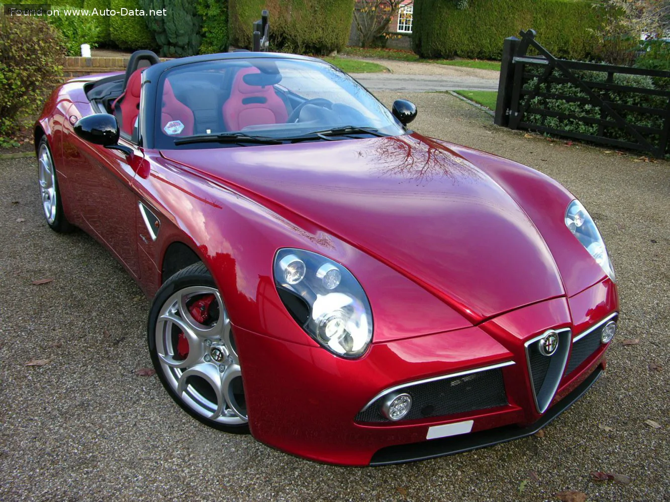 Alfa Romeo 8C Competizione 8C Spider 4.7 V8 (450 лс) 2008 - 2010 — фото 3
