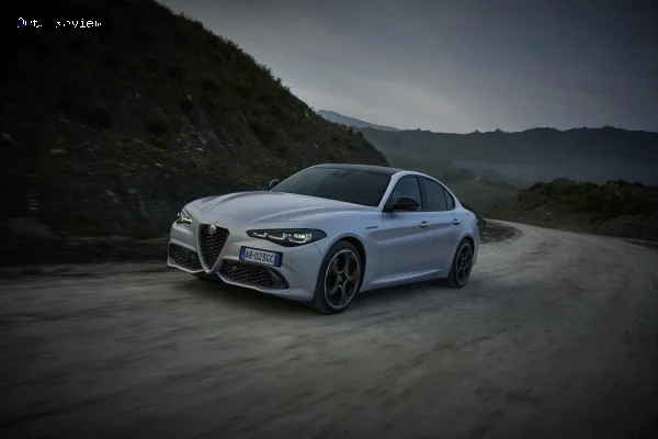 Alfa Romeo Giulia Giulia (952, facelift 2022) 2.2 MultiJet II (210 лс) Q4 Automatic 2022 - — фото 2