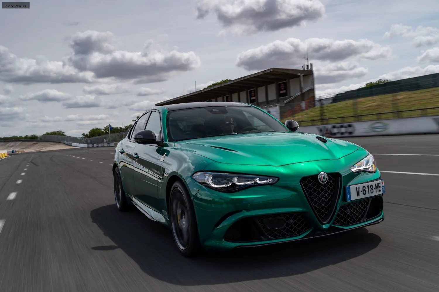 Alfa Romeo Giulia Giulia (952, facelift 2022) Quadrifoglio 2.9 V6 Bi-Turbo (520 лс) Automatic 2023 -