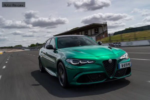 Alfa Romeo Giulia Giulia (952, facelift 2022) Quadrifoglio 2.9 V6 Bi-Turbo (520 лс) Automatic 2023 - — фото 2
