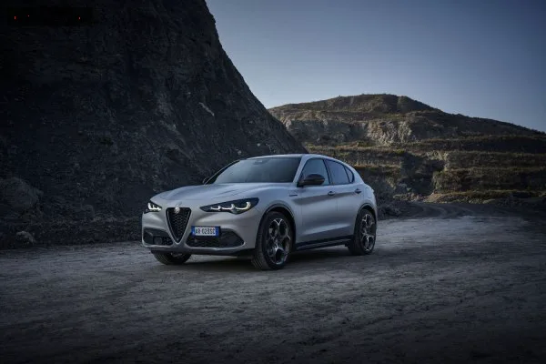 Alfa Romeo Stelvio Stelvio (949, facelift 2022) 2.2 MultiJet II (210 лс) Q4 Automatic 2022 - — фото 2