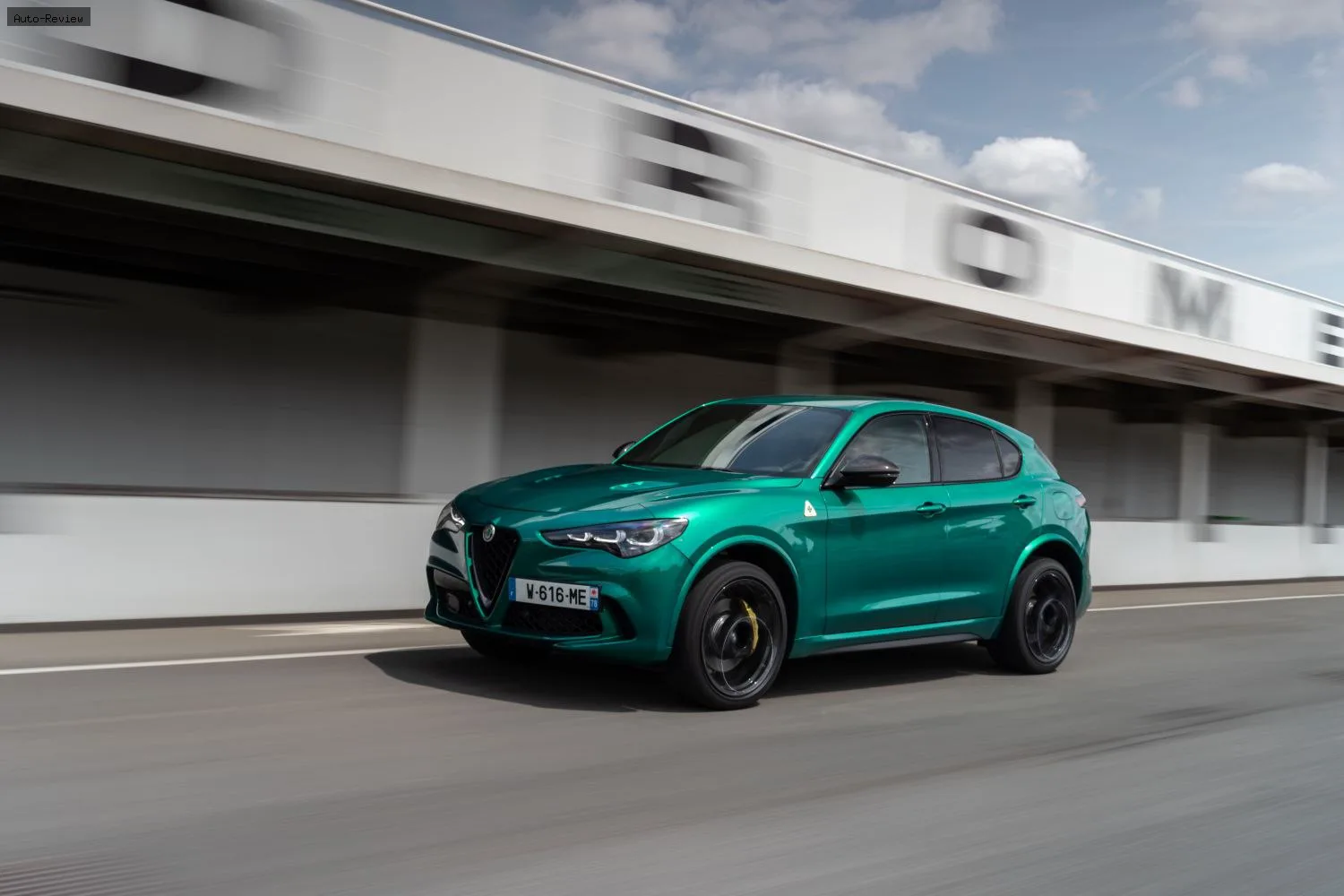 Alfa Romeo Stelvio Stelvio (949, facelift 2022) Quadrifoglio 2.9 V6 Bi-Turbo (520 лс) Q4 Automatic 2023 -
