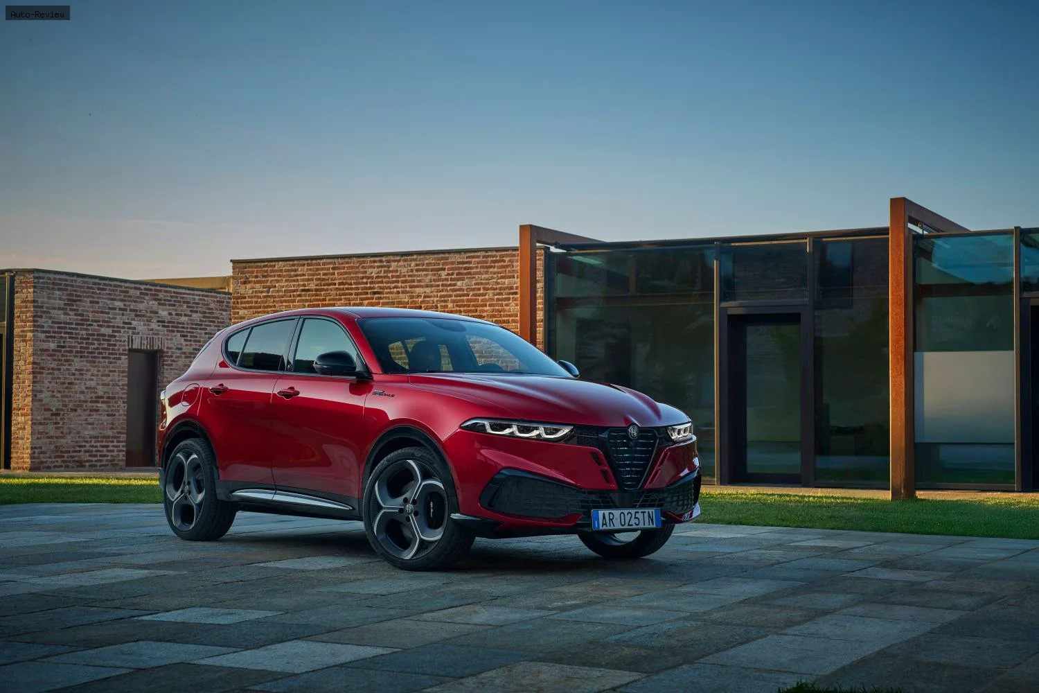 Alfa Romeo Tonale Tonale (facelift 2025) 2.0 T4 (268 лс) Q4 Automatic 2025 -