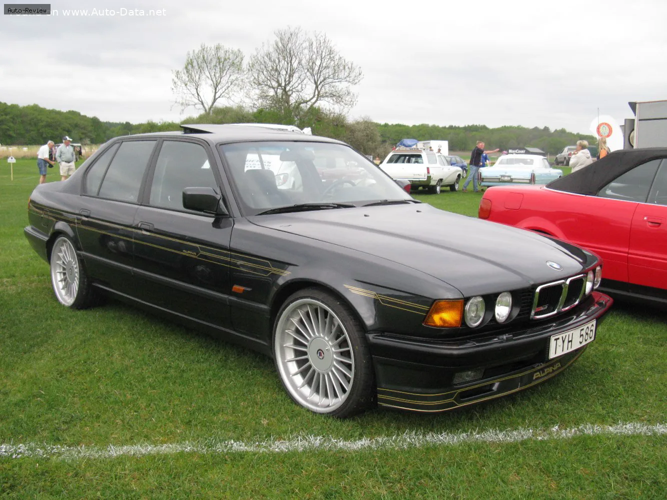 Alpina B12 B12 (E32) 5.0 i V12 (350 лс) 1988 - 1994