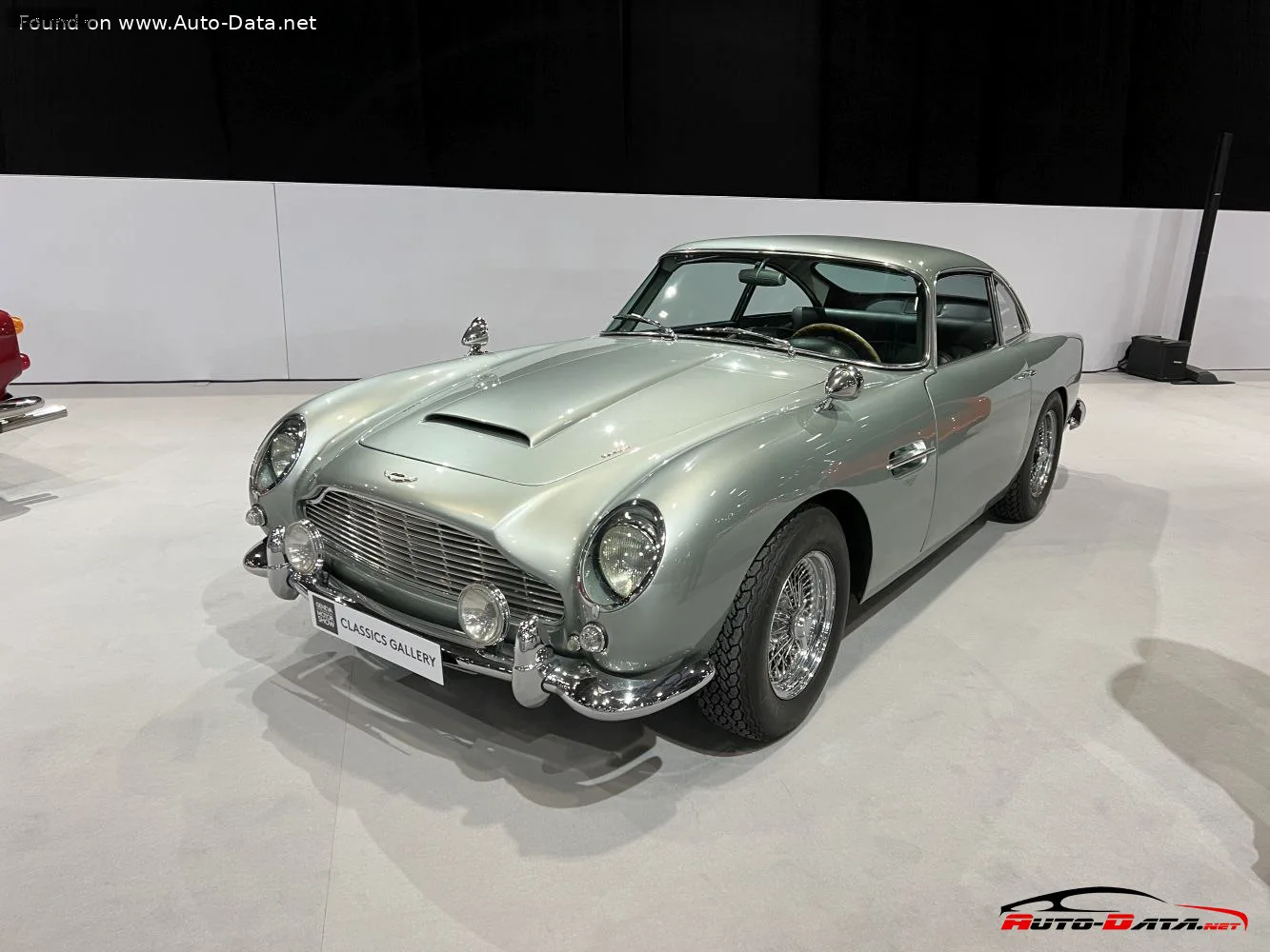 Aston Martin DB4 DB4 (Series 3) 3.7i (243 лс) Automatic 1961 - 1962