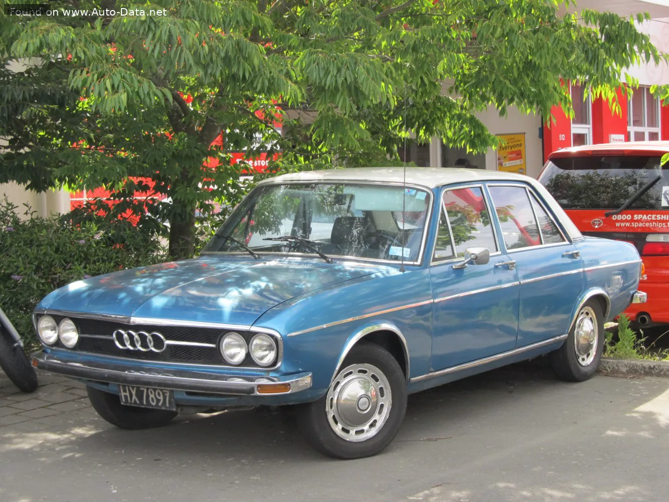 Audi 100 100 (C1) 1.8 LS (100 лс) 1968 - 1971