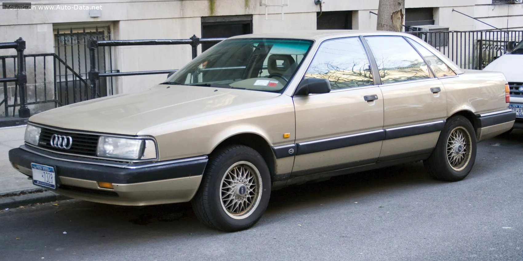 Audi 200 200 (C3, Typ 44,44Q) 2.2 Turbo (200 лс) Automatic 1988 - 1990