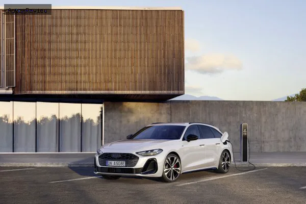 Audi A5 A5 Avant (B10) 2.0 TFSI (367 лс) e-hybrid quattro ultra S tronic 2025 - — фото 4