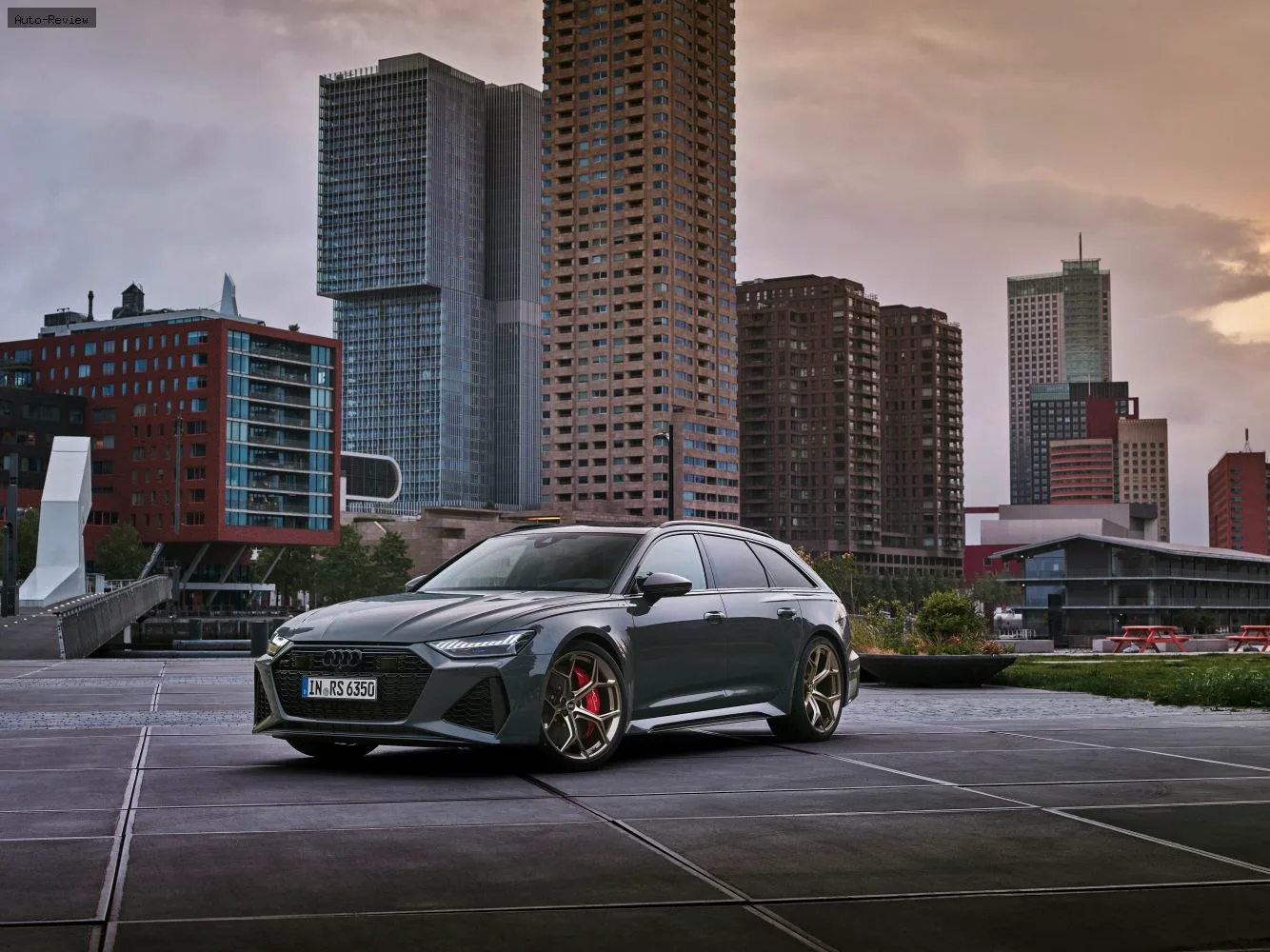 Audi RS6 RS6 Avant (C8) performance 4.0 TFSI V8 (630 лс) Mild Hybrid quattro tiptronic 2022 - 2025
