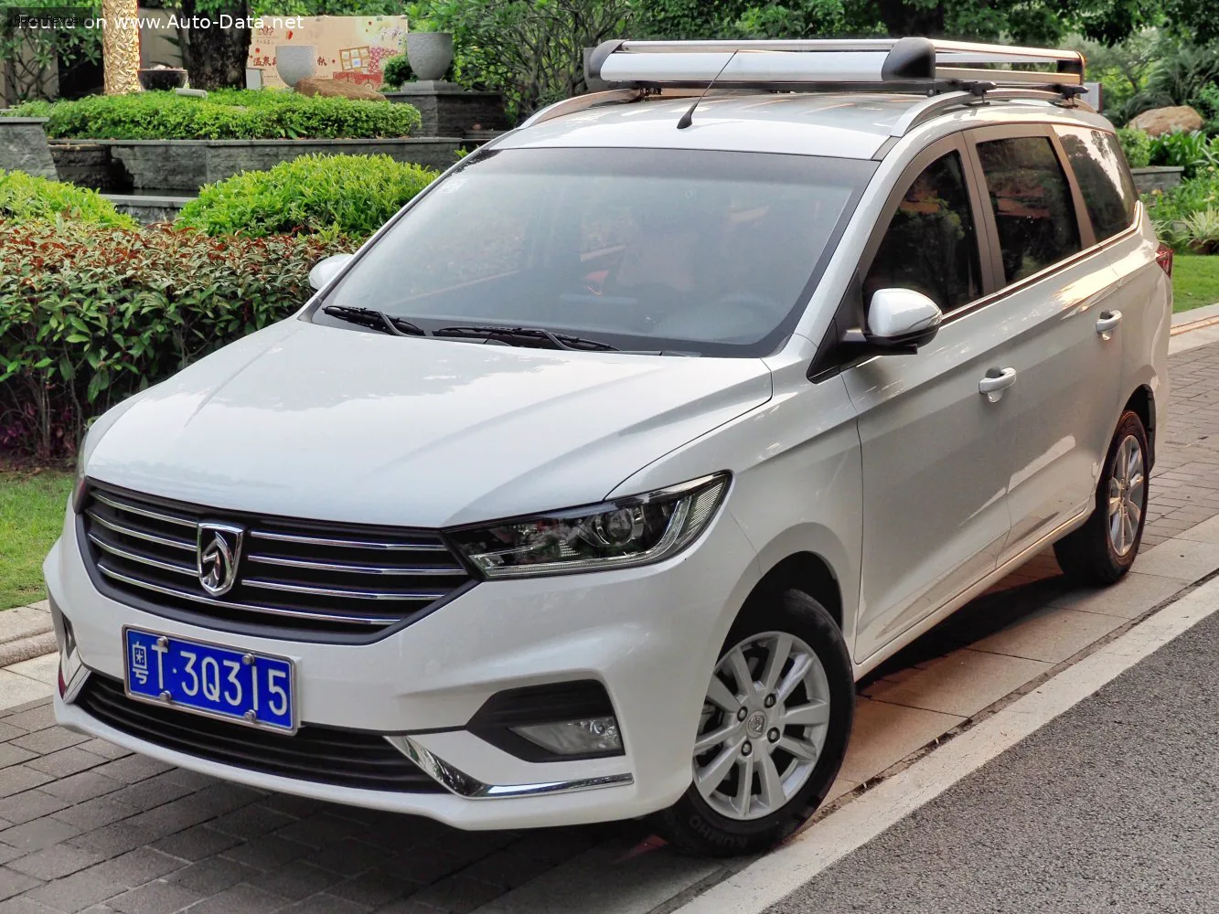 Baojun 360 360 1.5L (99 лс) CVT 2020 - 2021