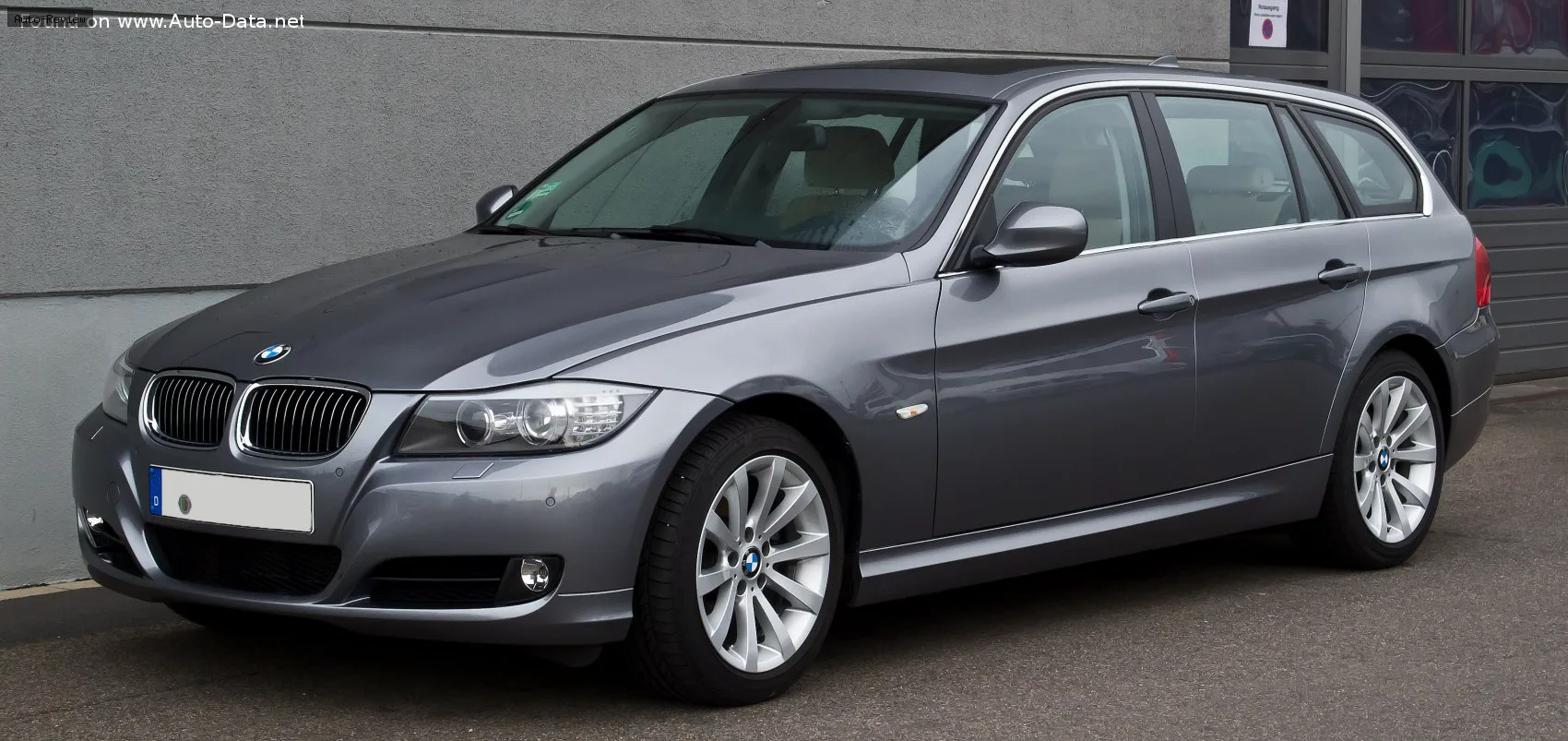 BMW 3 Серии 3 Серии Sedan (E90 LCI, facelift 2008) 335i (306 лс) Steptronic 2010 - 2012 — фото 3