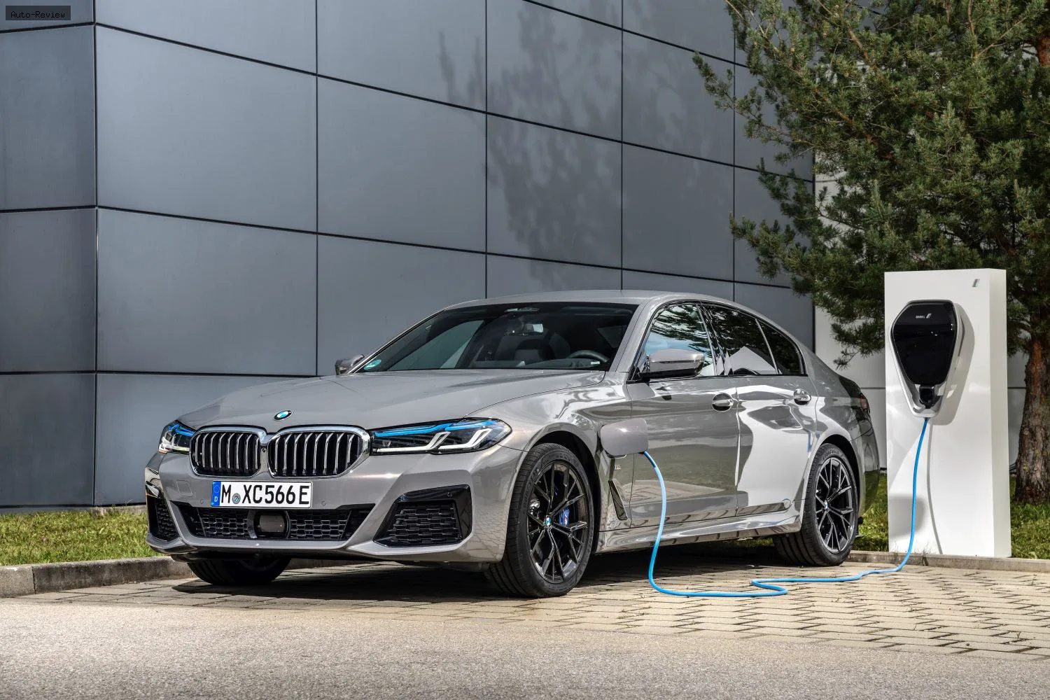 BMW 5 Серии 5 Серии Sedan (G30 LCI, facelift 2020) 545e (394 лс) Plug-in Hybrid xDrive Steptronic 2020 - 2023