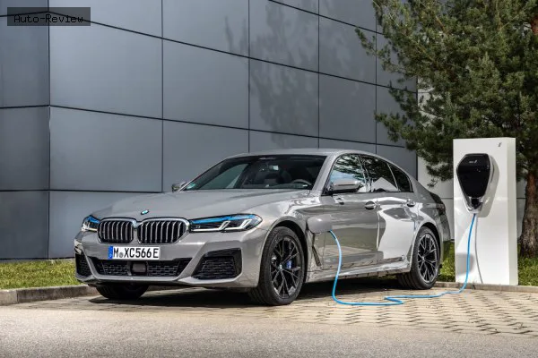 BMW 5 Серии 5 Серии Sedan (G30 LCI, facelift 2020) 545e (394 лс) Plug-in Hybrid xDrive Steptronic 2020 - 2023 — фото 4