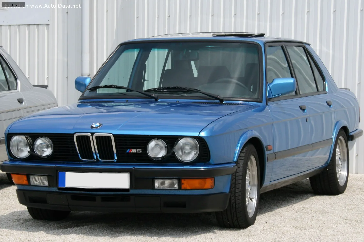 BMW M5 M5 (E28) 3.5 (286 лс) 1985 - 1987
