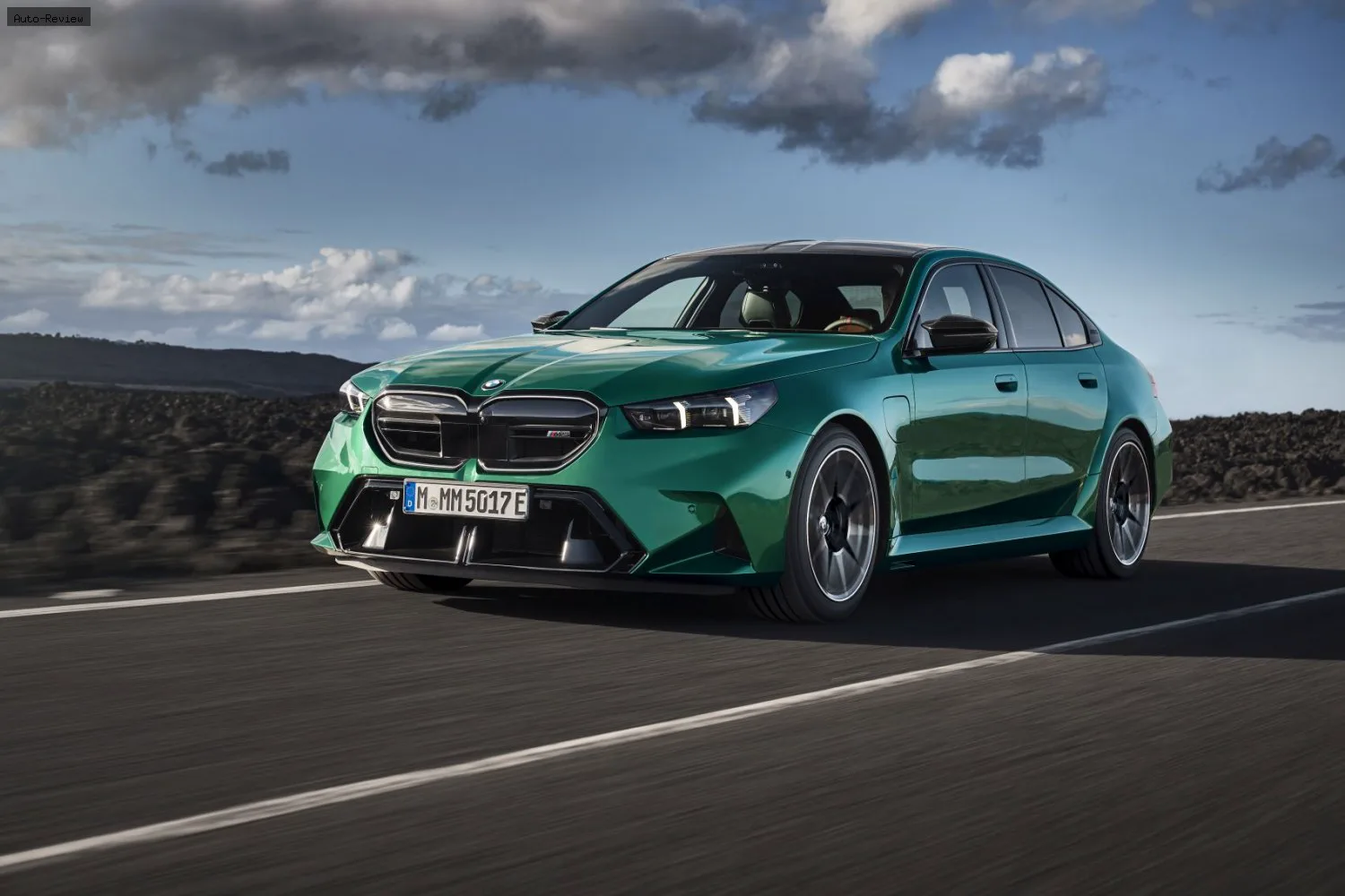 BMW M5 M5 Touring (G99) 4.4 V8 (727 лс) Plug-in Hybrid M xDrive M Steptronic 2024 - 2026