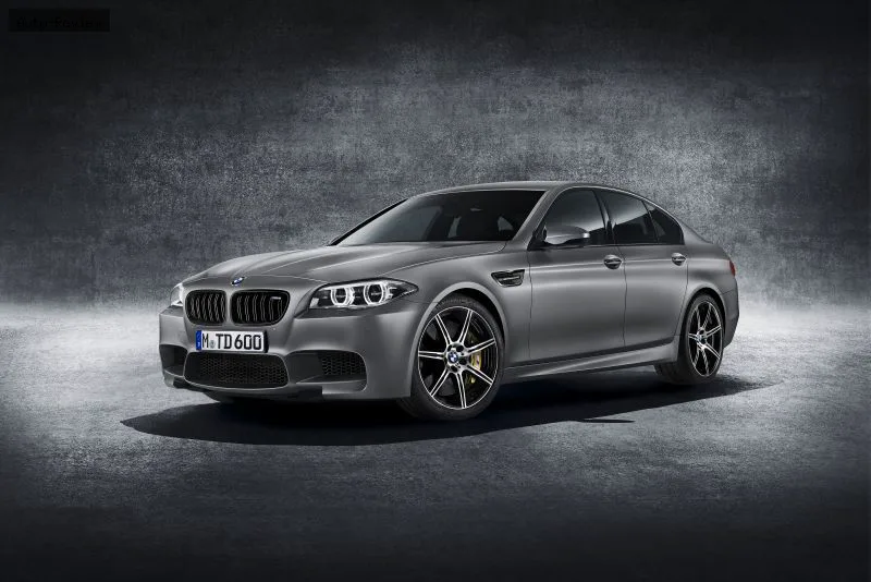 BMW M5 M5 (F10M LCI, facelift 2013) Competition Package 4.4 V8 (575 лс) 2013 - 2016 — фото 3
