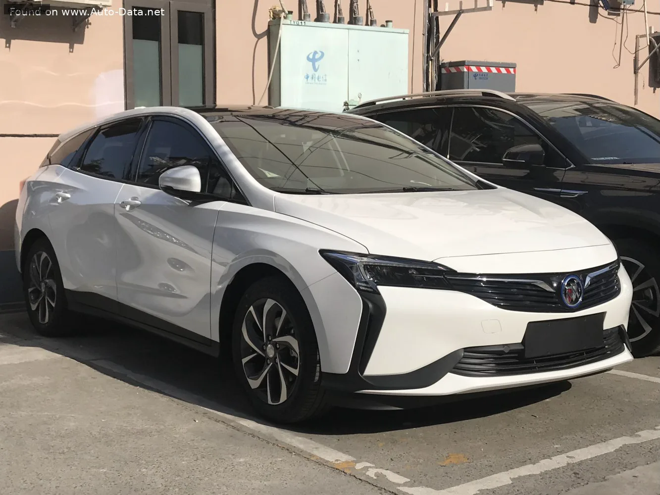 Buick Velite 6 Velite 6 (facelift 2021) 1.5 DVVT (184 лс) Plug-in Hybrid E-CVT 2021 -