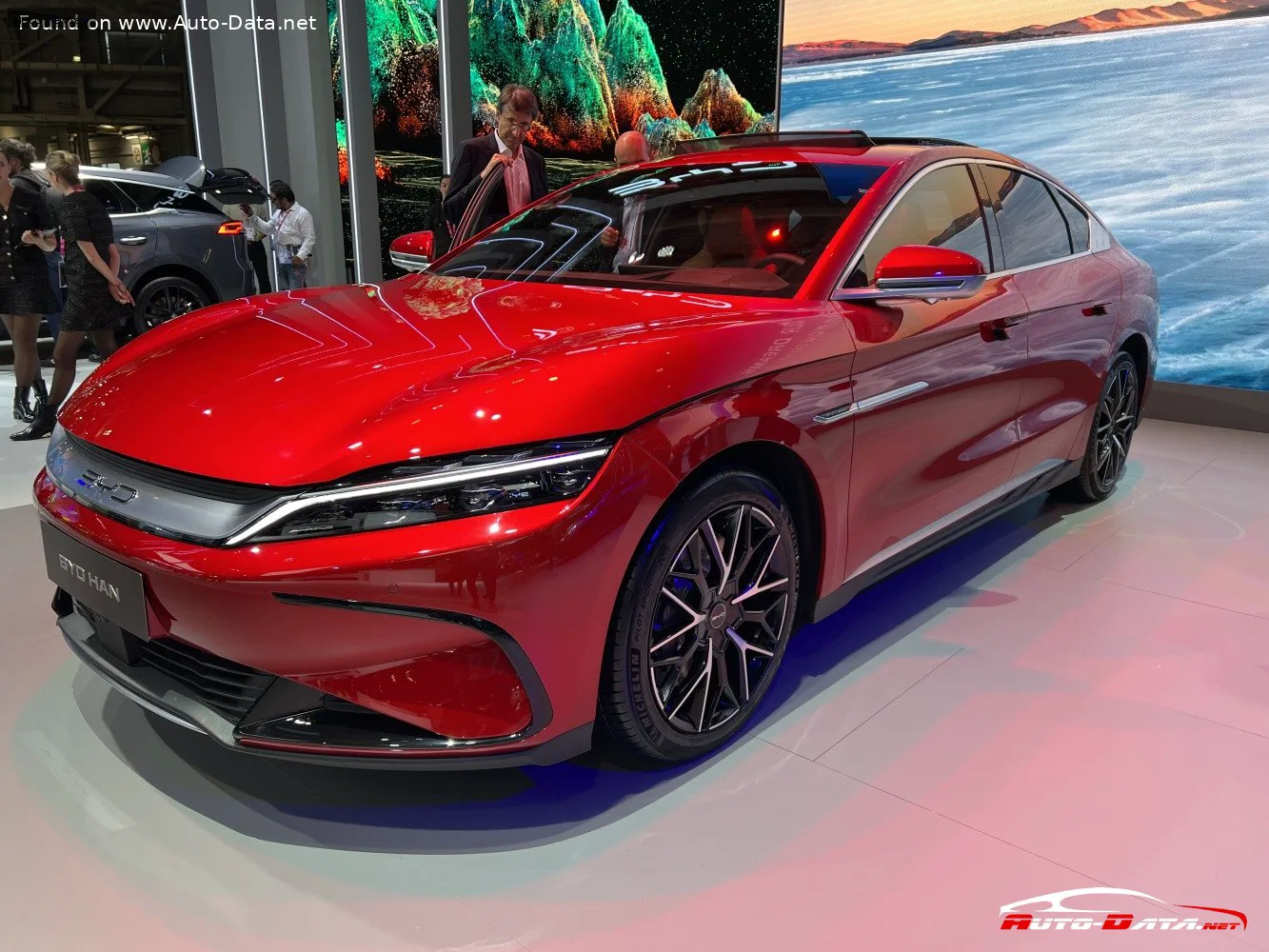 BYD Han Han (facelift 2022) DM-i 1.5Ti (272 лс) Plug-in Hybrid E-CVT 2024 - 2025