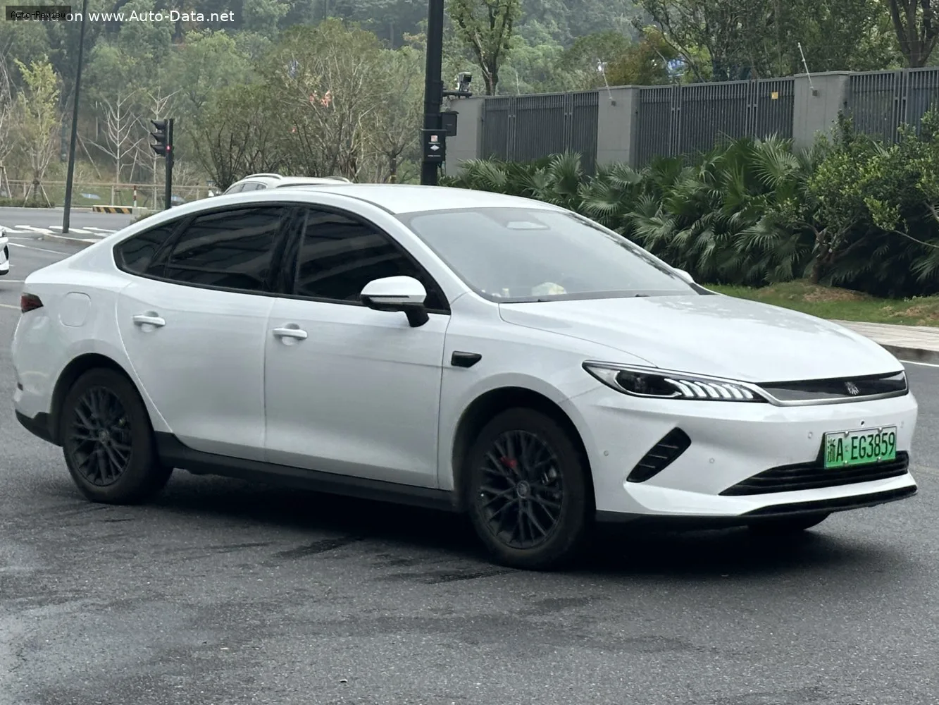 BYD Qin Qin Plus II (facelift 2025) 48 kWh (136 лс) Electric 2025 -