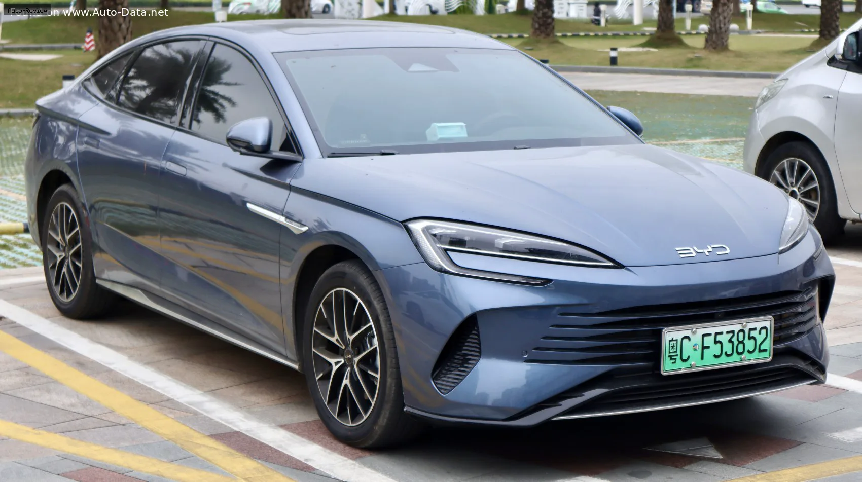 BYD Seal Seal DM-i 1.5L 17.6 kWh (197 лс) Plug-in Hybrid E-CVT 2023 - 2024