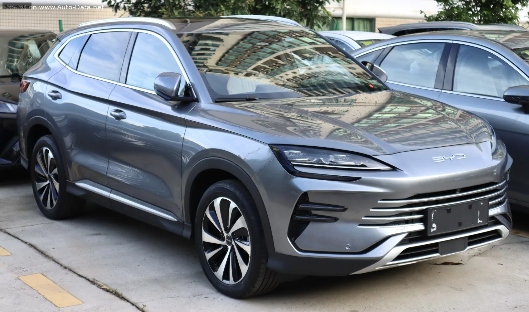 BYD Song Song Plus (facelift 2023) DM-i 1.5 26.6 kWh (218 лс) Plug-in Hybrid E-CVT 2024 -