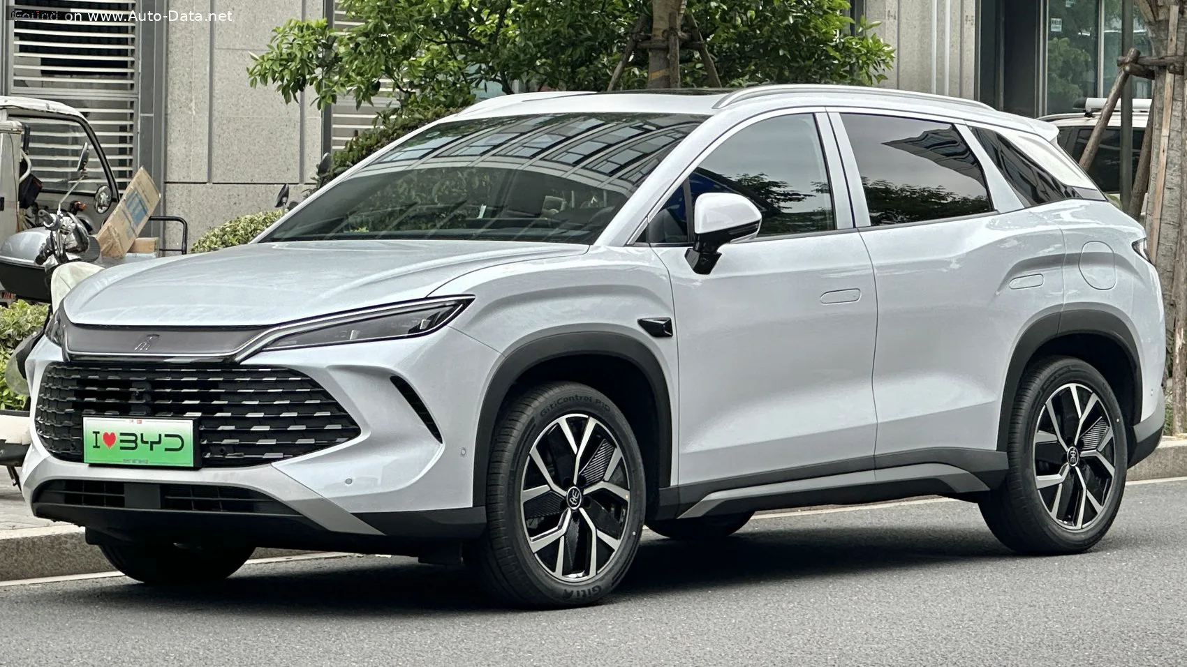 BYD Song L Song L DM-i DM-i 1.5L 12.9 kWh (218 лс) Plug-in Hybrid E-CVT 2024 -