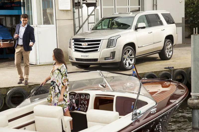 Cadillac Escalade Escalade IV 6.2 V8 (420 лс) 8 Automatic 2016 - 2017