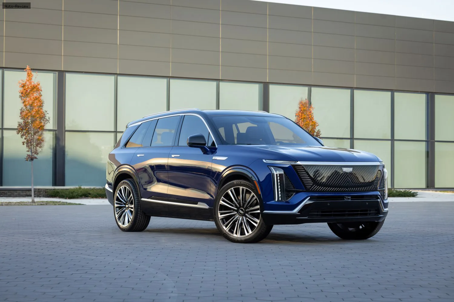 Cadillac VISTIQ VISTIQ 102 kWh (615 лс) Dual Motor AWD 2025 -