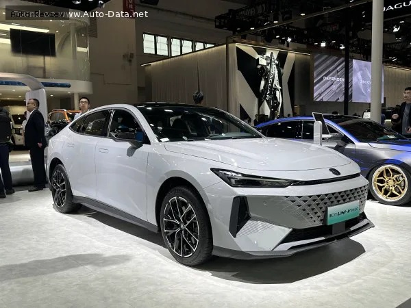 ChangAn UNI-V UNI-V II iDD 1.5L (215 лс) Plug-in Hybrid E-CVT 2024 - — фото 2