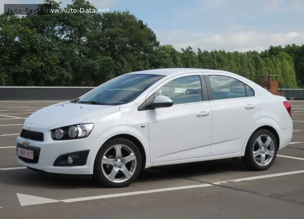 Chevrolet Aveo Aveo II Hatchback 1.4 (100 лс) Automatic 2011 - 2015 — фото 2